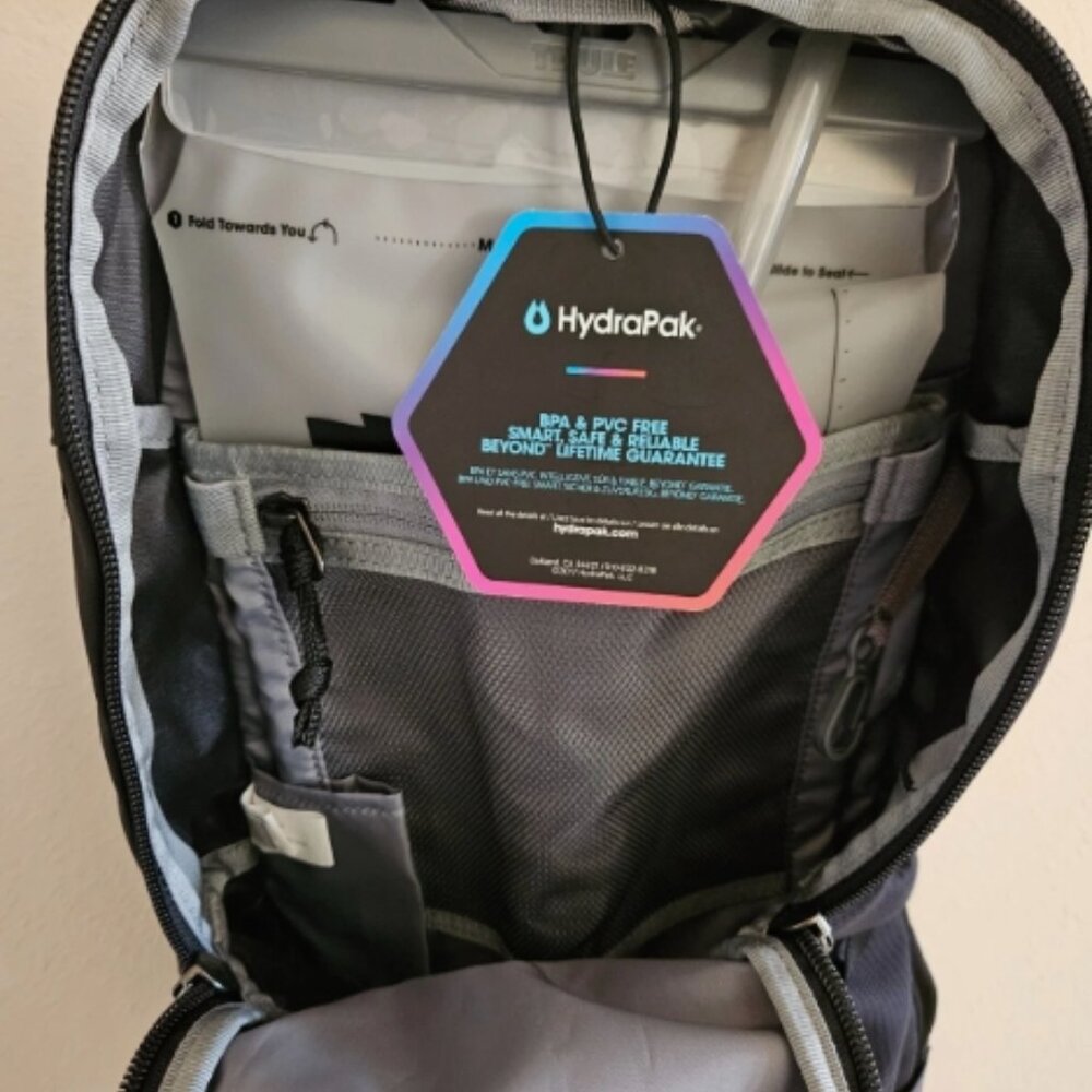 Thule UpTake 8 L Hydration Backpack - 84.5 oz. Reservoir, Black  NEW - Picture 6 of 12